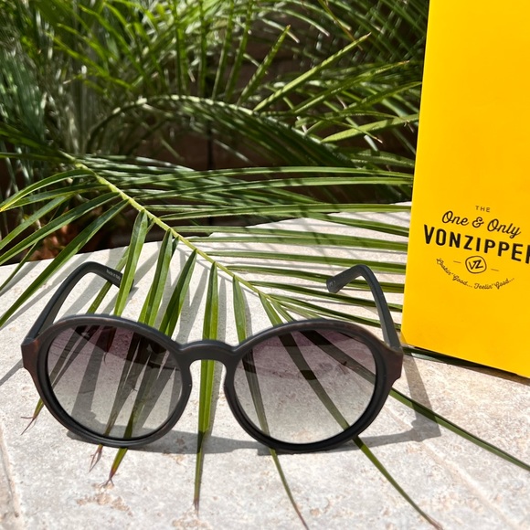 ✨ VONZIPPER LULA MAHOGANY SUNGLASSES ✨ - Picture 3 of 5